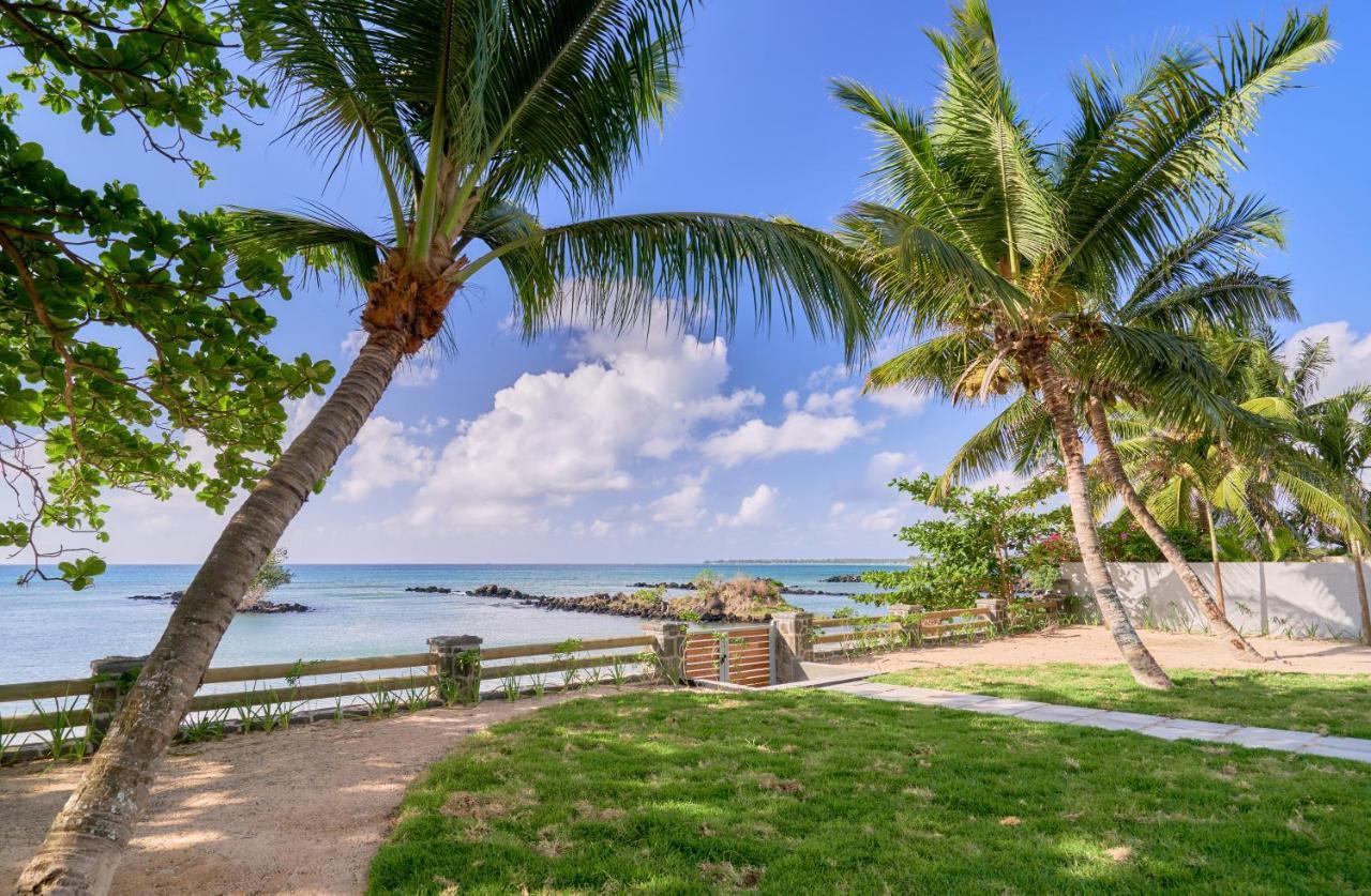 Les Estivales Beachfront Suites & Penthouses With Lov Trou aux Biches Exteriör bild