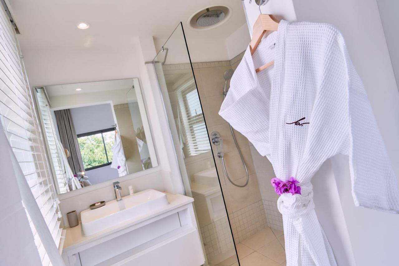 Les Estivales Beachfront Suites & Penthouses With Lov Trou aux Biches Exteriör bild